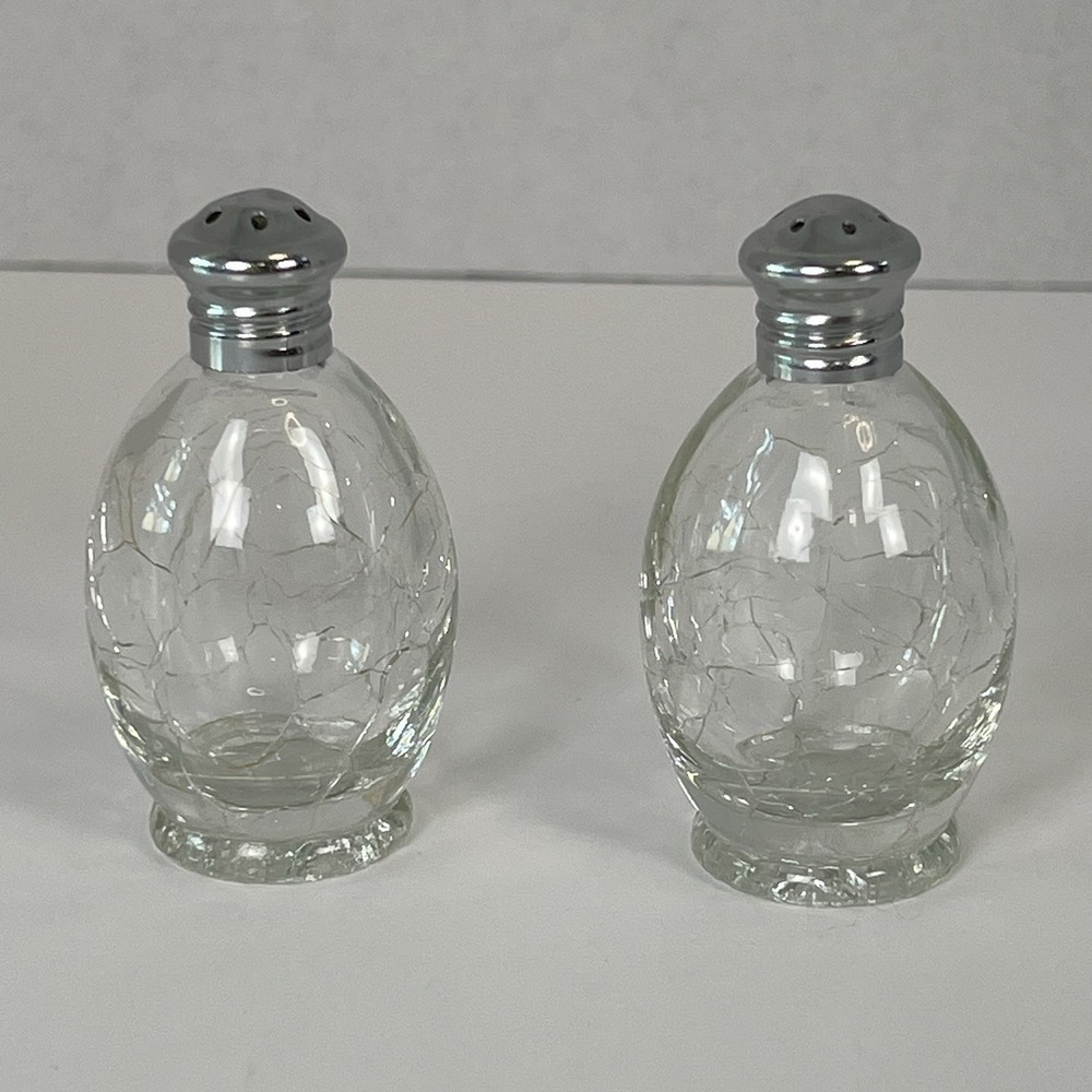 Vintage Clear crackle glass salt pepper shakers Silver tone tops set 2‎